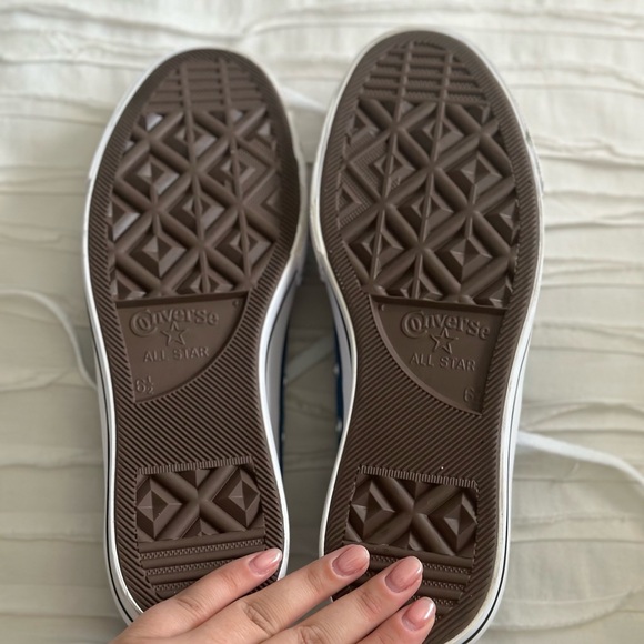 NWOT platform low top converse - Picture 4 of 4